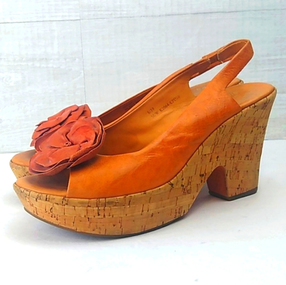 Kork-Ease Carmel Leather Flowered "4 Platform Slings - Picture 3 of 11